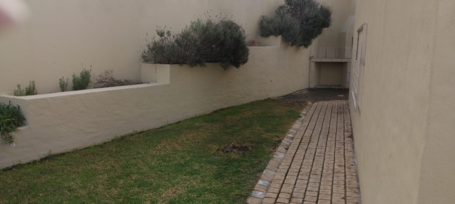 To Let 3 Bedroom Property for Rent in Island View Western Cape